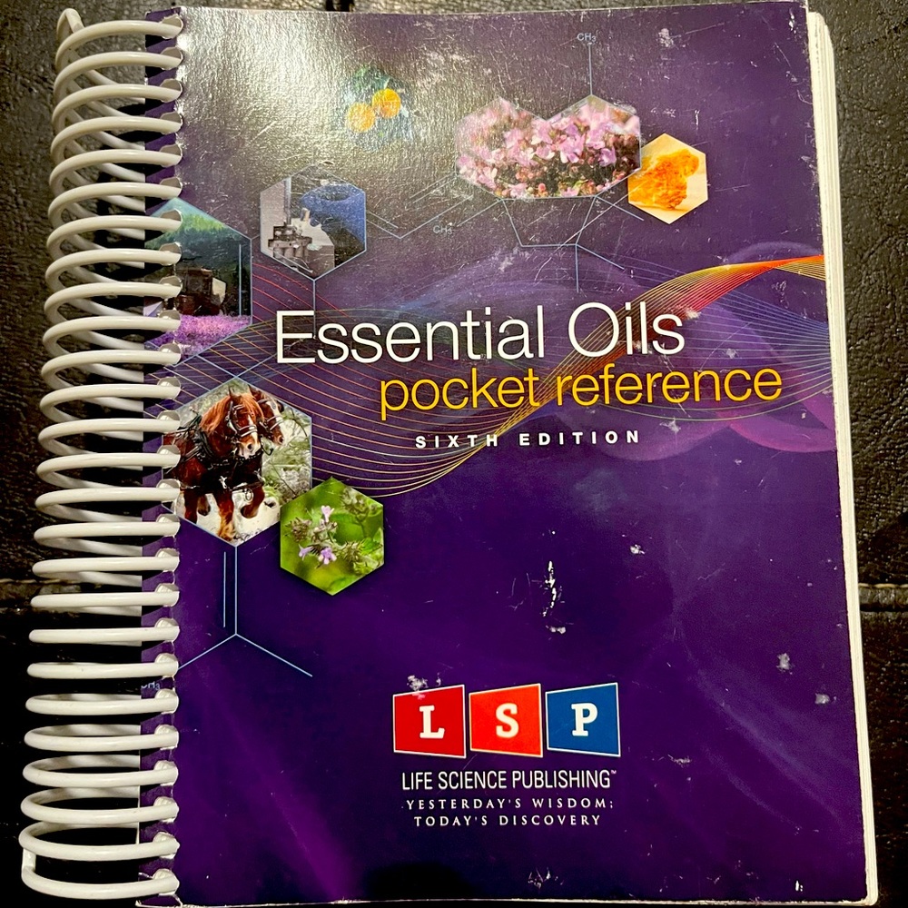 Essential Oils Pocket Reference Book